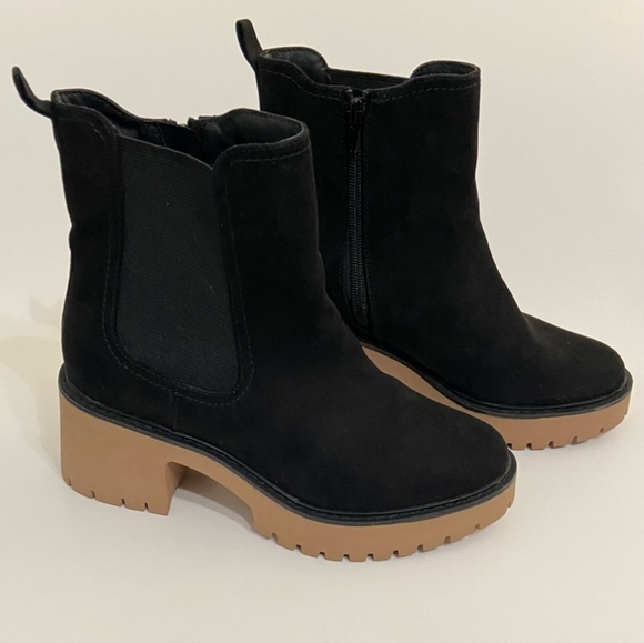 Universal Thread Crispin black lug boots size 7 W zip side 7W faux leather upper - Picture 4 of 12